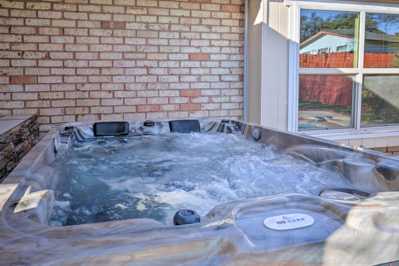 San Antonio Oasis With Hot Tub, Pool And Outdoor Bar! Villa Exterior photo
