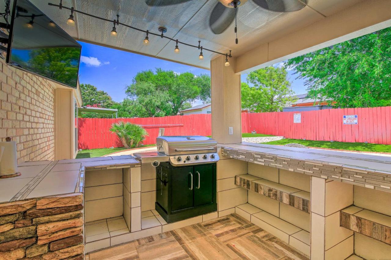 San Antonio Oasis With Hot Tub, Pool And Outdoor Bar! Villa Exterior photo